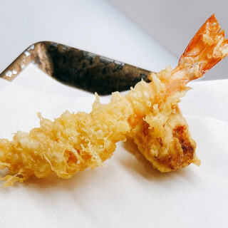 Freshly fried crispy tempura