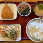 徳島石井食堂 - 本日のチョイス(野菜炒め・アジフライ・ほうれん草のお浸しにご飯大と味噌汁)