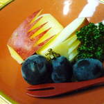 渓山亭 - デザート、林檎・葡萄 (2012/10 訪問)