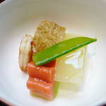 渓山亭 - 焚き合わせ、冬瓜・湯葉・紅葉毬・海老・絹さや (2012/10 訪問)