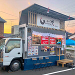 中津からあげ 渓 - お店はキッチンカースタイル。