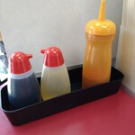 ラーメン二郎 - カエシ・酢・一味