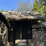 竹やぶ - 裏門　公園側からも階段を登って入れる様になっている