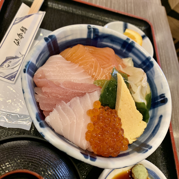 魚河岸処 仙（【旧店名】三陸海鮮丼 どん辰） - 中野栄（海鮮丼）の写真