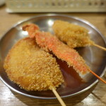串カツの中村屋 - 串揚げ（ハムカツ・紅しょうが・もも）