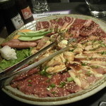 かにかに亭＆味屋 - 焼肉盛り合わせ♪　ワンプレート出てきます。