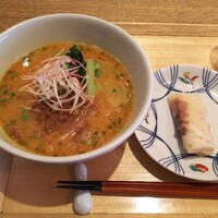 広尾はしづめ - 担々麺と北京ダック お店の雰囲気がとても良いです。店員さんも素敵です。お土産にはしづめ製麺さんのうどんを頂きました。