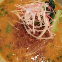 広尾はしづめ - 担々麺アップ 上品な担々麺。パンチはありません。少し物足りないかも。