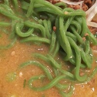 広尾はしづめ - 担々麺 麺はひすい(ほうれん草)にしました。麺は何というか普通でした。