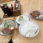 栄食堂 - 肉吸いスペシャル＋ごはん（中）＋シューマイ＋ウインナー