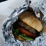 パントリー コヨーテ - クラシックビーフバーガー