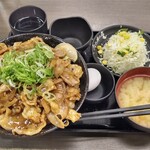 Densetsu No Sutadonya - すたみな特盛Wホルモン焼肉丼(期間限定)飯増し+プチサラダ