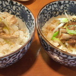 鶏めし（左）と炙り豚めし