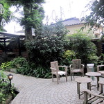 キングオブキングス - 南西、英国館入り口前。