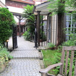 キングオブキングス - この奥にキッチンがあります。