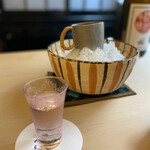 山玄茶 - うっすら白桃色の酒器。