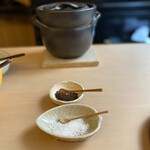 山玄茶 - 藻塩と紫蘇塩？藻塩はミネラルが豊富なので夏には欠かせません。