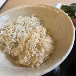 山玄茶 - 白米嫌いの私でもお代わりしちゃいます。鯛でんぷとちりめん山椒。ナチュラルな味わい♡