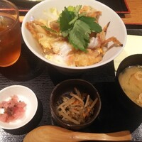 和えに - ソフトシェルクラブの親子丼 うーん変わってて面白いですが普通の親子丼の方が美味しいかもしれません。
