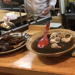 大衆割烹 善甚 - イワシ煮、バイ貝煮