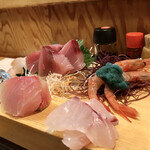 大衆割烹 善甚 - ■本日おすすめ造り6点盛
      　・甘エビ
      　・ブリ
      　・スズキ
      　・ヒラマサ
      　・ナメラ
      　・シメサバ