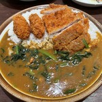 Karehausu Koko Ichi Banya - 手仕込とんかつカレー400g ほうれん草、カキフライ2個トッピング