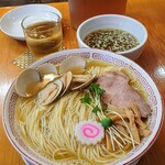 ふくろう - つけ汁には刻み蛤がゴロゴロ。つけ汁の醤油味は微妙