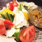 すろまい - 野菜を肉みそディップで