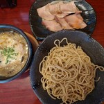 Menya Tsururi - 塩焼豚つけ麺　1240円