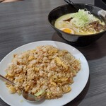 台湾料理 大盛 - ラーメンセット（豚骨ラーメン＆炒飯）