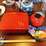 うなぎ亭 友栄 - 食器一つ一つも拘っていて美しい