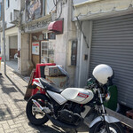 麺屋 Somie's - 単車Pスペースは隣のシャッター前辺りに　2021.10.9 Sat.