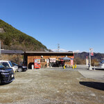 かじかや手打らーめん - 店前駐車場