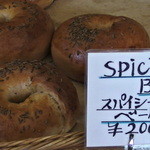 マンシュウ - 「スパイシーベーグル」シナモン風味