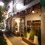 不忍通りからみる店外観、目立たないです