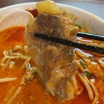 正月屋 - コク辛そば900円バラナンコツ