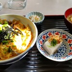 Maruhira Shokudou - 木の葉丼、提供時の型