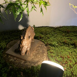 仁修樓 - ◎庭先の猪の可愛いモニュメント。