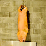 仁修樓 - ◎生後２０日のスペイン産の子豚。ミルクしか飲んでいない子豚。