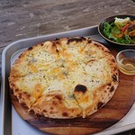 ザ パブリック - 今週のランチピザ　クワトロフオルマッジ