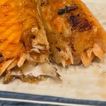 炭火焼専門食処 白銀屋 - サーモンのハラス干し断面