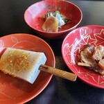 料理旅館 田事 - 小鉢三種。コンニャクの味噌田楽、鰊の山椒漬け、棒鱈の煮付け