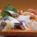 Fuku zushi - おまかせ造り。鯨ウネ、平貝など変わり種も。