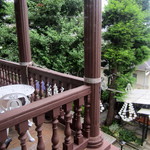 キングオブキングス - 窓越しに神戸の風景。