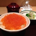 神保町 傳 - 【2012.11】鮭といくらの親子丼、漬物、赤出汁