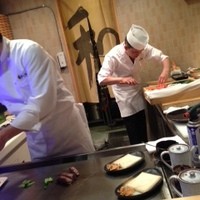 銀座和縁 - 鉄板の向こうに寿司カウンター