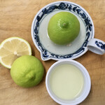 Fromagerie Hisada - 二個のレモンを絞るとたっぷりの果汁