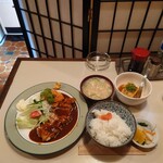 Hachiro - ポークソテー850円、プラス350円で定食に。