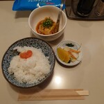 Hachiro - これに具沢山お味噌汁が付いて350円の定食セット。