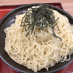 ８番らーめん - ざるらーめん　大盛、斜め上から。